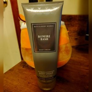 Bath and Body Works Bonfire Bash Body Cream Full Size 8oz